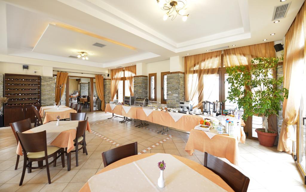 Yannis Hotel Krinídhes Exterior photo